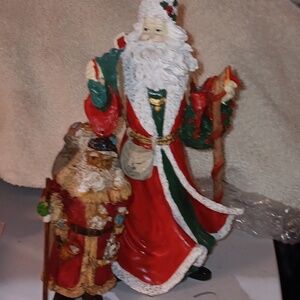 A pair of Santas